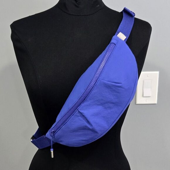 🐢 Athleta Kinetic Waist Bag Blue-Sold Out! - Picture 1 of 14